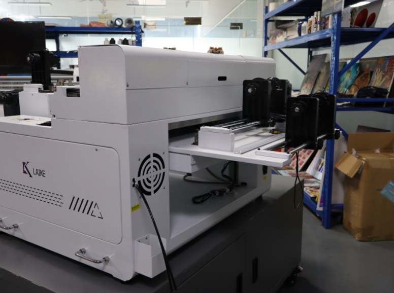 Commercial Wrap Printing - เครื่องพิมพ์ยูวีแบบแบนและแบบม้วนขนาด 60*50 ซม. สำหรับพิมพ์โลโก้ ฉลาก และวัสดุห่อหุ้ม